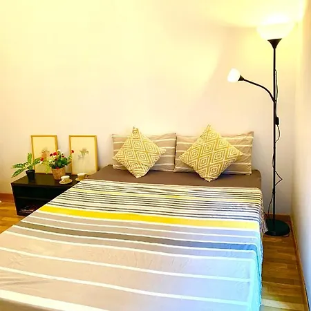 Tiffany Vip Sol Habitación en casa particular Madrid