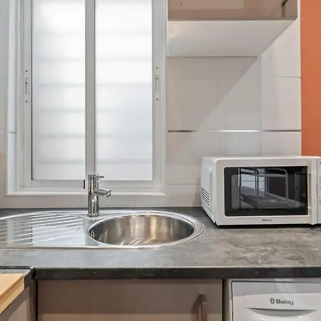 Contemporary Flat With 1-bedroom In Апартаменты Мадрид