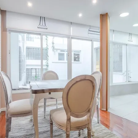 Descalzas Reales Apartment *