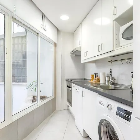 Descalzas Reales Apartment *