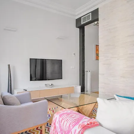 Stylish 3-bedroom In The Heart Of Barrio Salamanca Perfect For Shopping & Leisure, Castello Iv Apartment Madrid