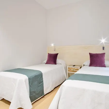 Stylish 3-bedroom In The Heart Of Barrio Salamanca Perfect For Shopping & Leisure, Castello Iv Madrid