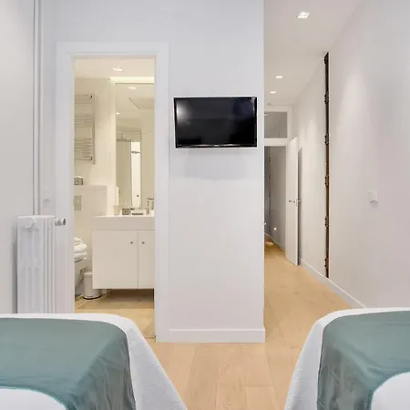 Stylish 3-bedroom In The Heart Of Barrio Salamanca Perfect For Shopping & Leisure, Castello Iv Madrid
