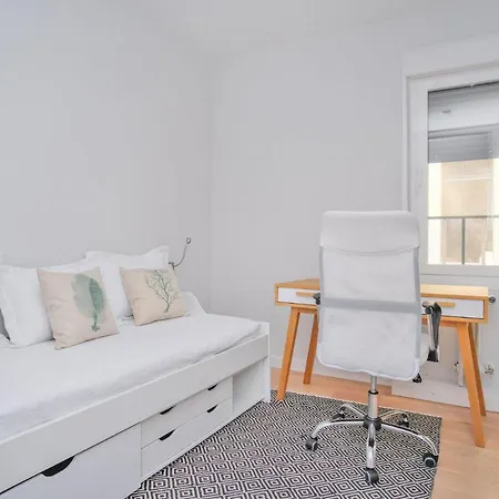 Apartment Stylish 3-bedroom In The Heart Of Barrio Salamanca Perfect For Shopping & Leisure, Castello Iv *