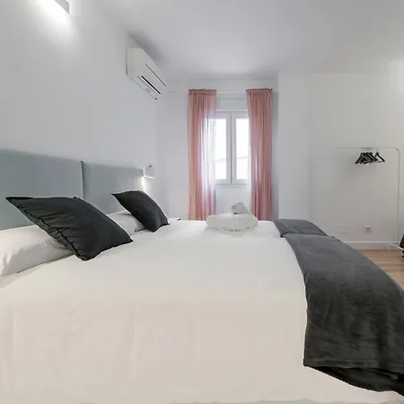 Hellenhost - Gran Via
