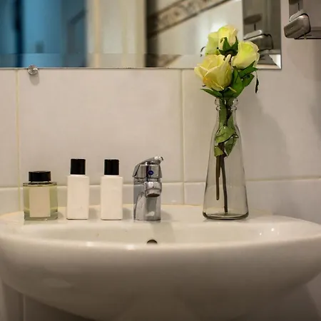 Fuencarral Adeco Guest house *