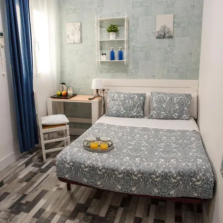 Fuencarral Adeco Guest house *