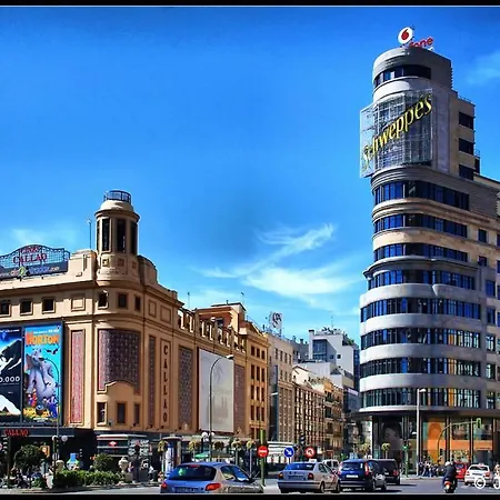 Couette-café La Reina De Gran Via - Parking Tph Madrid