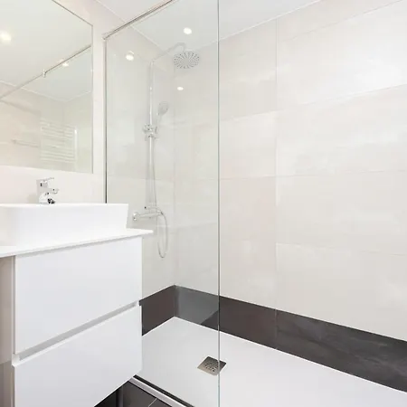 Premium In La Rosaleda Area - Apartment