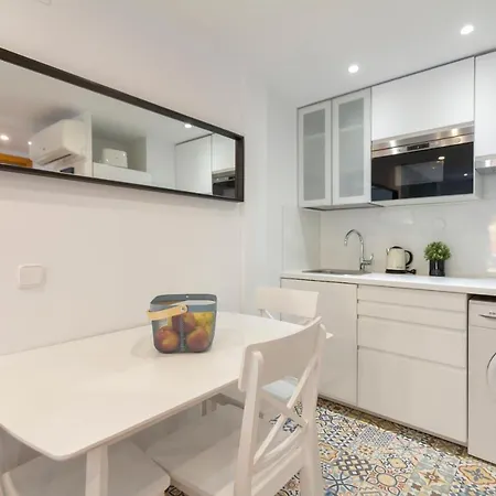 Homelike Sol - Gran Via I Apartament Madryt