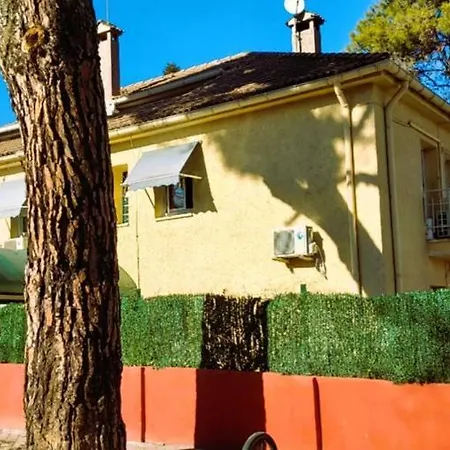 Aravaca Garden מלון 3*