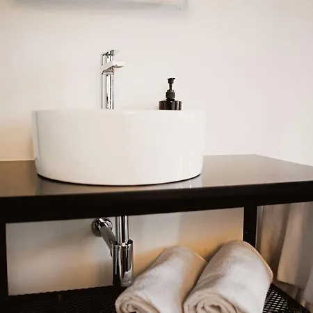 Room00 Ventura אכסניה מדריד