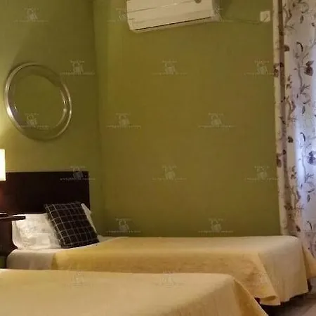 Aravaca Garden מלון 3*