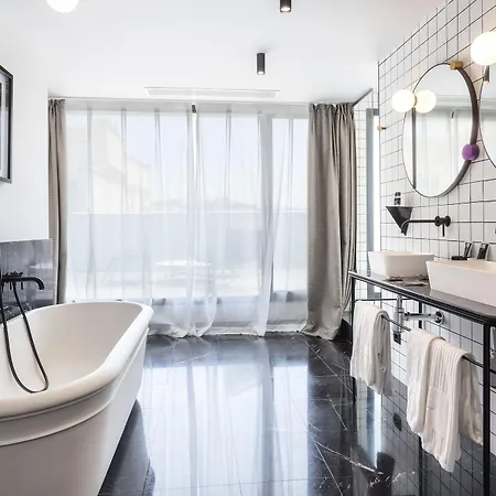 One Shot Fortuny Hotell 4*