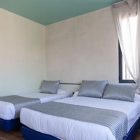 Charlotte-gran Via Hostel