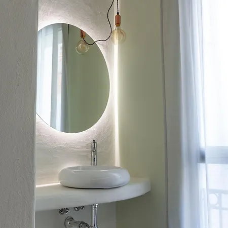 Hostel Charlotte-gran Via *