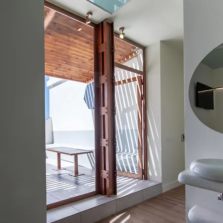 Charlotte-gran Via Hostel