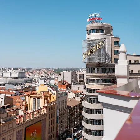 Charlotte-gran Via Hostel