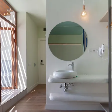 Charlotte-gran Via Hostel