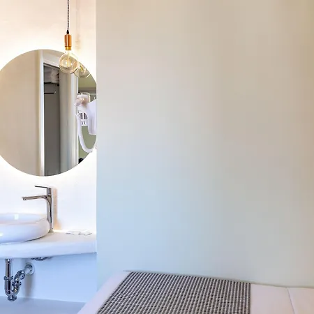 Charlotte-gran Via Hostel Madrid