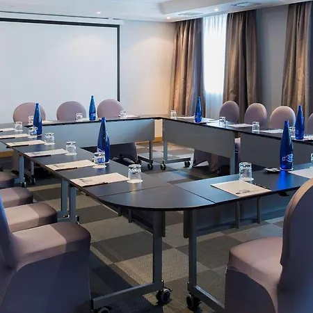 Rafaelhoteles Atocha מלון