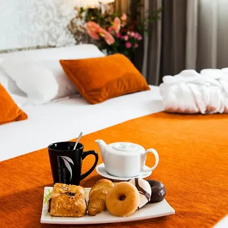 Apartosuites Jardines De Sabatini Madrid