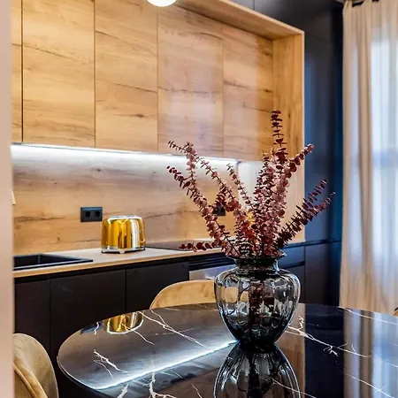 Elite By Edsam, In Apartment *