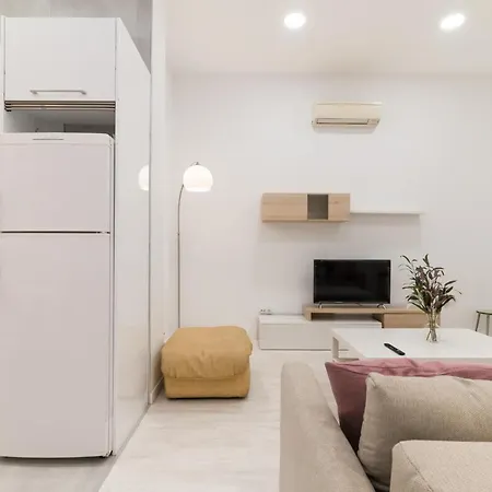 Acogedor Y Comodo A/c شقة *