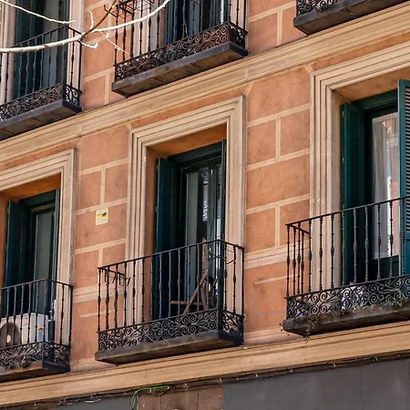 Centrico Plaza Espana - Gran Via Apartment Madrid