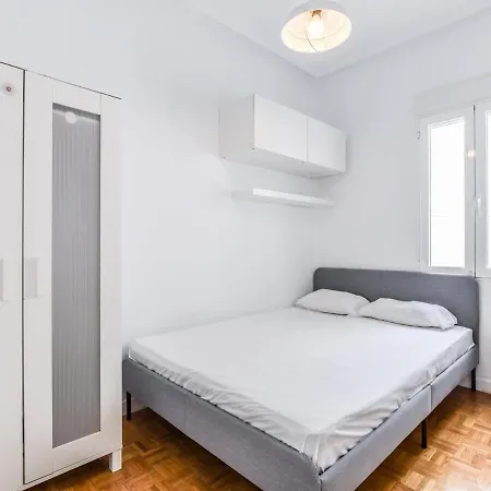 Apartamento En Atocha 10 Personas *
