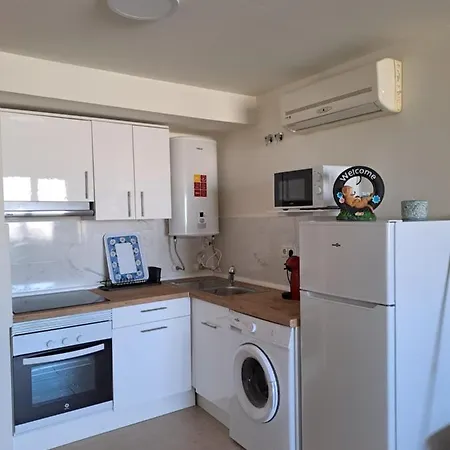 Acogedor Loftcon Garaje A 10min Del Aeropuerto E Ifema 마드리드