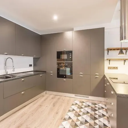 Large And Vanguardist- 2bd 2bth- Letras * Madrid