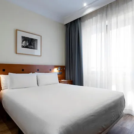 Petit Palace Cliper-gran Via מלון