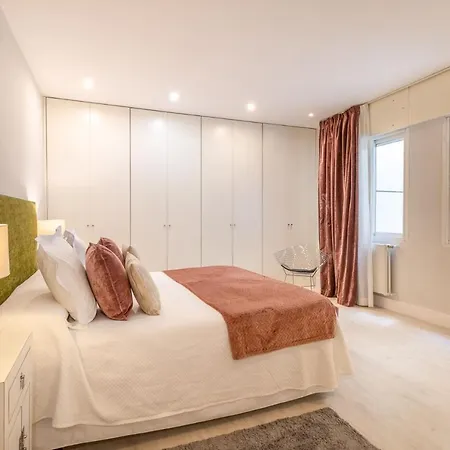 Spectacular 2-bedroom With Stunning Retiro Park Views In The Heart Of Barrio Salamanca
