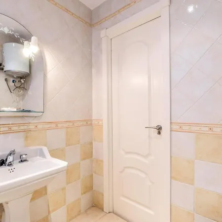 Apartamento En Plaza De Lavapies * Madrid