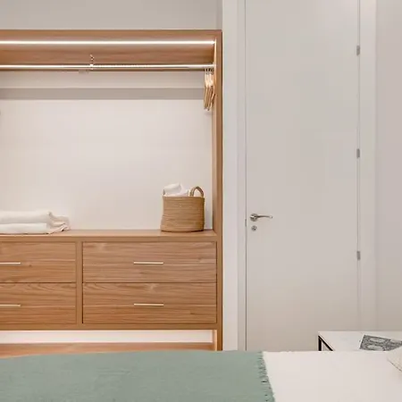 Malasana Xi Calle Manuela Malasana 3br 3bh شقة