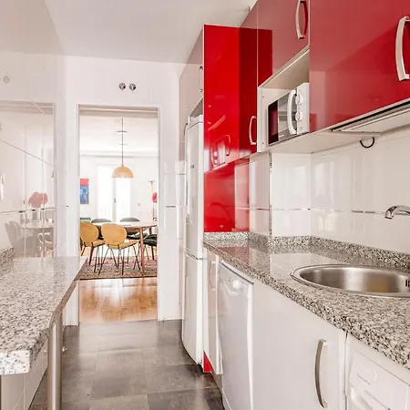 아파트 Spacious And Great With Swimming Pool In The Center Of By Sharingco. *