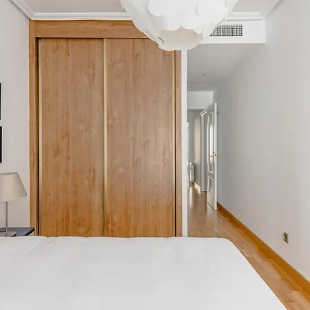 아파트 Spacious And Great With Swimming Pool In The Center Of By Sharingco. *