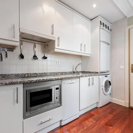 2 Bedrooms 2 Bathrooms- Penthouse- Almagro- Mintystay *