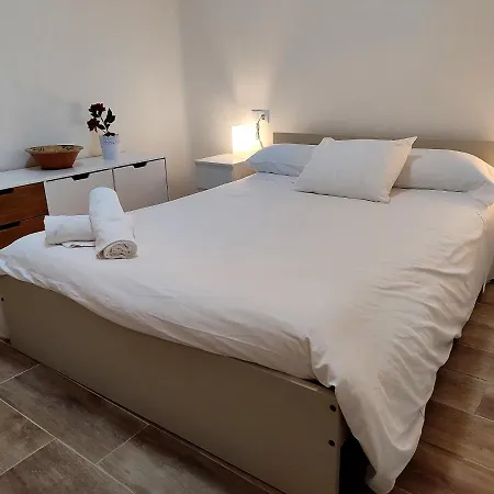 Angy Chueca Gran Via Apartment Madrid