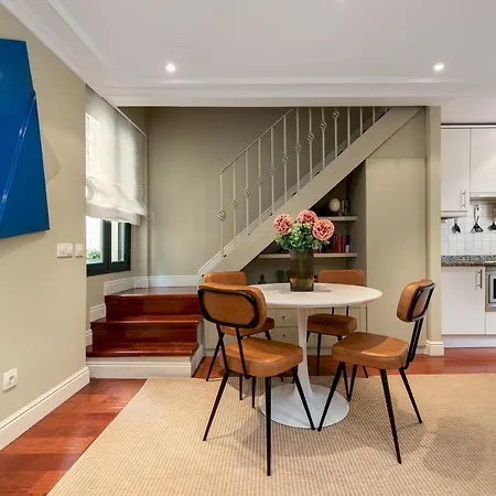 2 Bedrooms 2 Bathrooms- Penthouse- Almagro- Mintystay Apartment Madrid