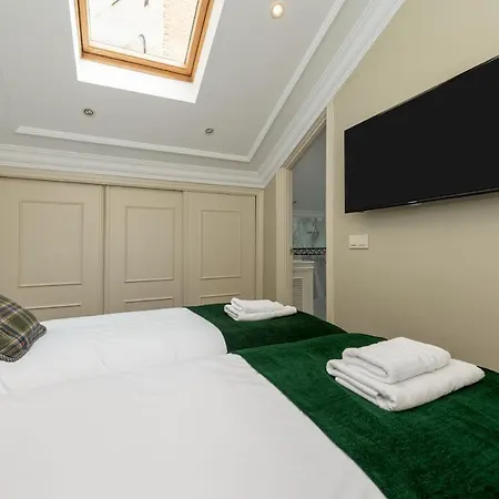 2 Bedrooms 2 Bathrooms- Penthouse- Almagro- Mintystay Apartment Madrid