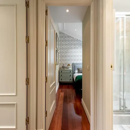 2 Bedrooms 2 Bathrooms- Penthouse- Almagro- Mintystay Apartment