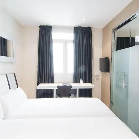 Petit Palace Arenal Hotel