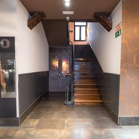 Petit Palace Tres Cruces Hotel 3*