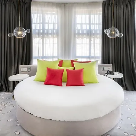 Vincci Capitol Hotel