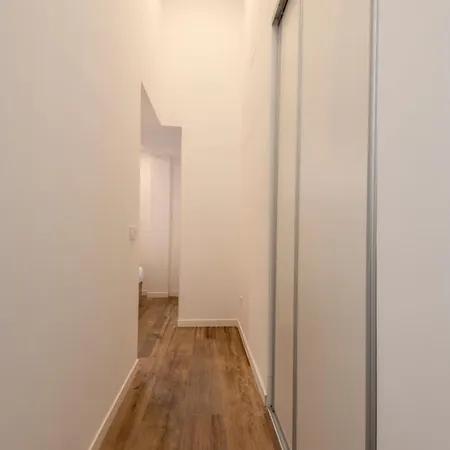 Apartment New 1 Min Metro, Cozy 1 Bed Close To Downtown, Wifi A