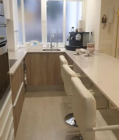 Fantastic Apartment, Newly Renovated *