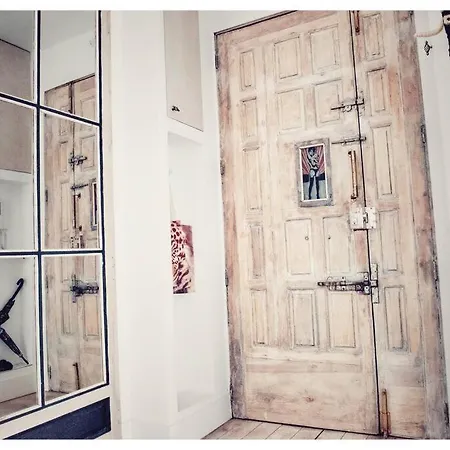 Cozy And Bright In Historic Town Center مدريد