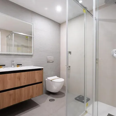 Apartamento De Lujo En La Plaza Pedro Zerolo Al Lado De Gran Via Madrid